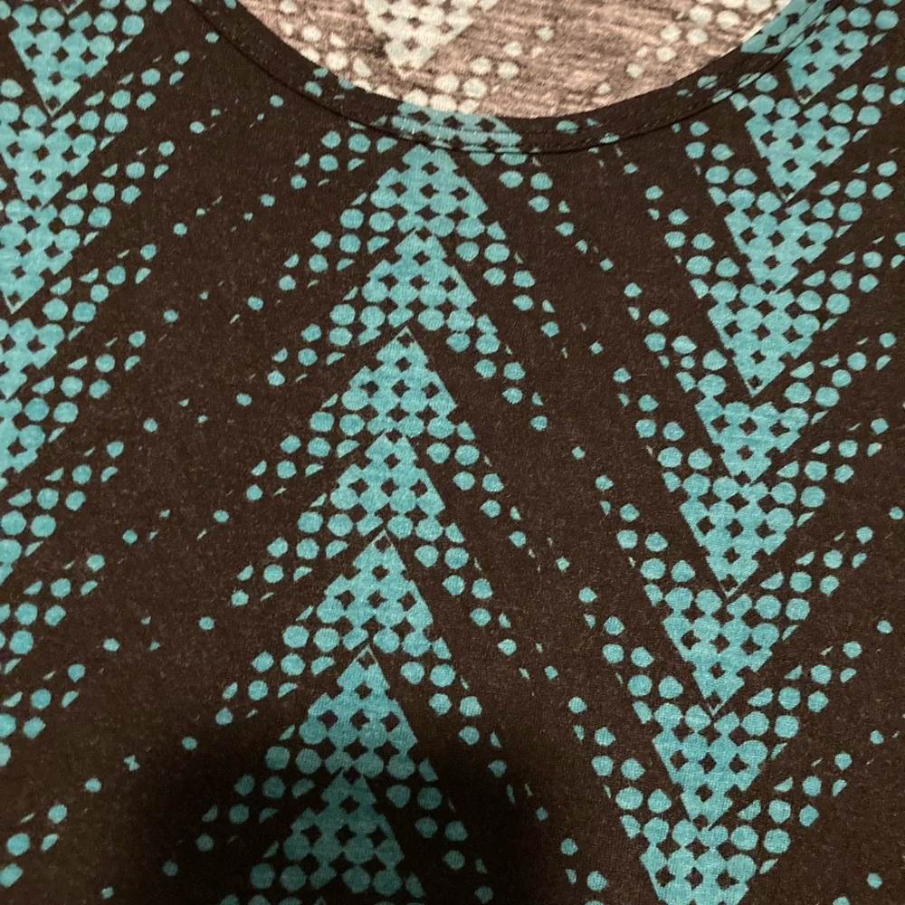 LuLaRoe classic tee - Picture 2 of 2